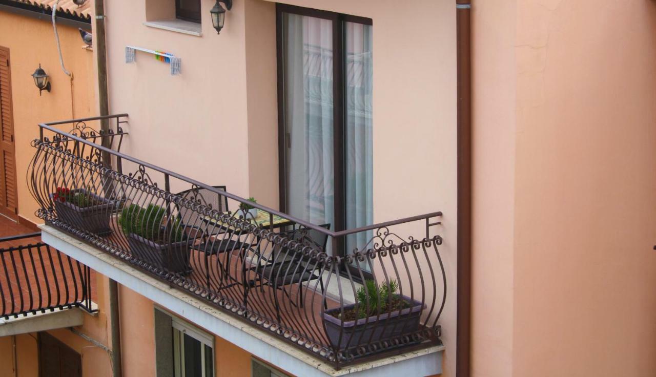 Ines Bed And Breakfast Giardini-Naxos Kültér fotó